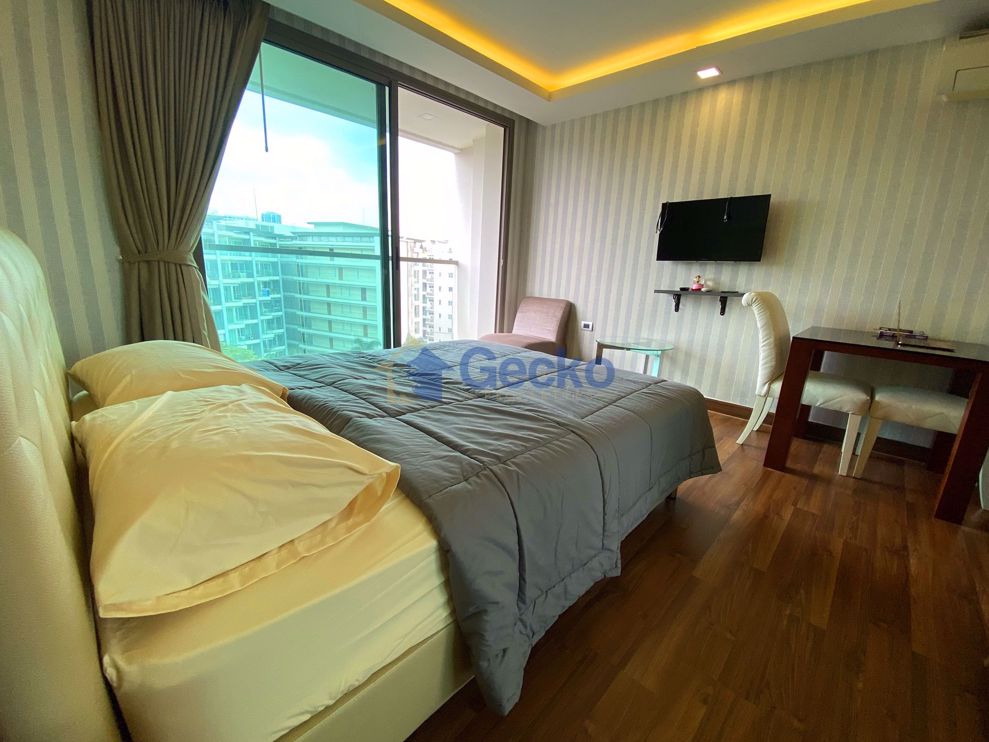 Studio Condo in The Peak Towers Pratumnak C010565 (Photo 4)