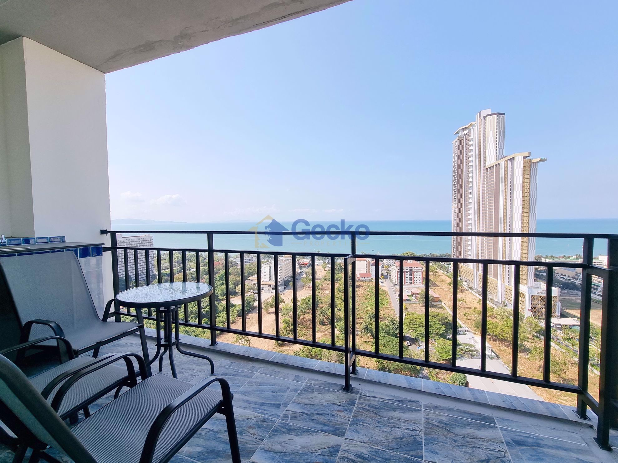 2 Bedrooms Condo in The Twin Towers  Jomtien C010570