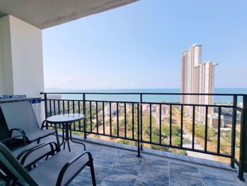 2 Bedrooms Condo in The Twin Towers  Jomtien C010570