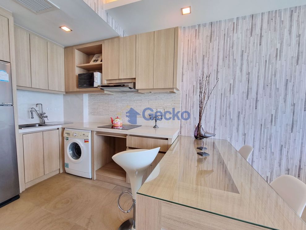 1 Bedroom Condo in Paradise Ocean View Bang Lamung C010573 (Photo 4)