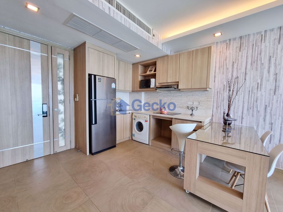 1 Bedroom Condo in Paradise Ocean View Bang Lamung C010573 (Photo 3)