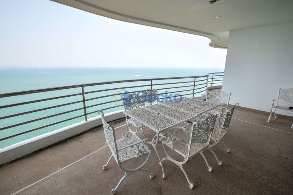 3 Bedrooms Condo in Royal Cliff Garden Pratumnak C010606 (Photo 2)