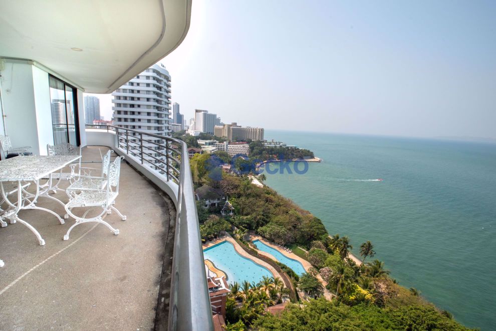 3 Bedrooms Condo in Royal Cliff Garden Pratumnak C010606 (Cover Photo)