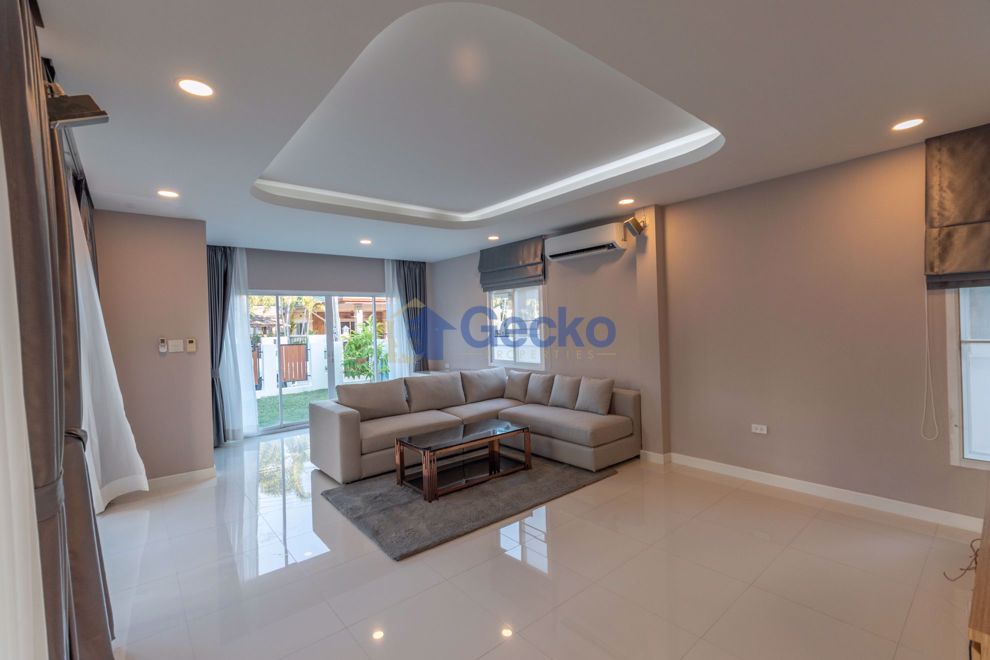 3 Bedrooms House in SP Village 5  East Pattaya H010653 (Photo 3)