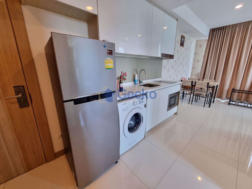 1 Bedroom Condo in The Riviera Wong Amat Beach Wongamat C010655 (Photo 2)