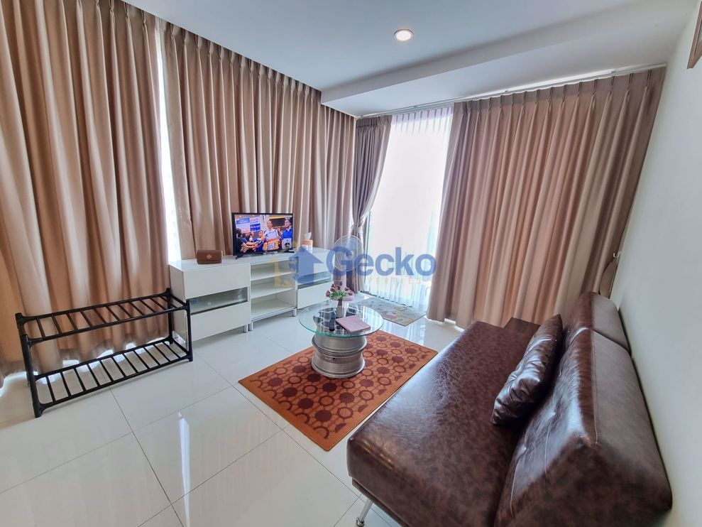 1 Bedroom Condo in The Riviera Wong Amat Beach Wongamat C010655 (Photo 3)