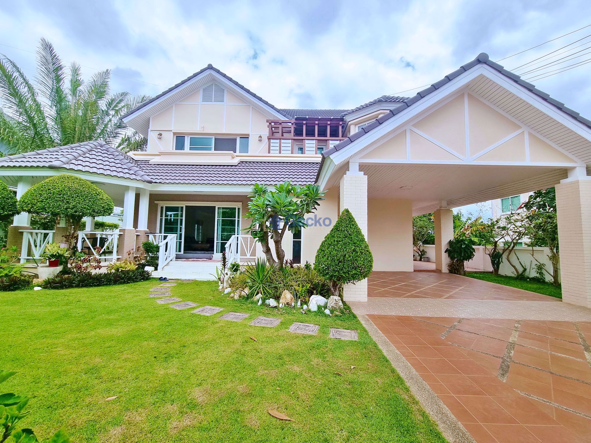 3 Bedrooms House in Central Park Hillside Village  East Pattaya H010665
