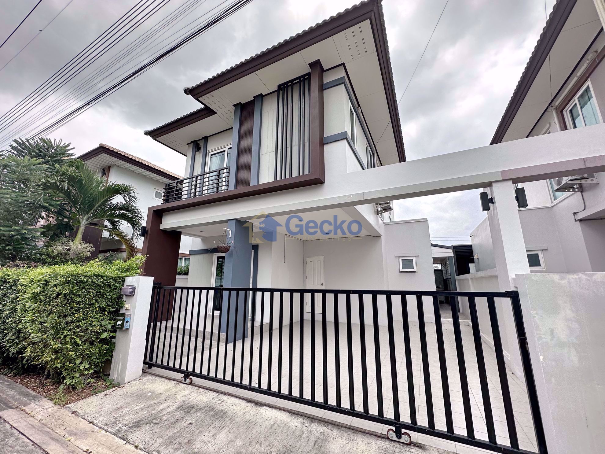 3 Bedrooms House in The Pattalet  East Pattaya H010666
