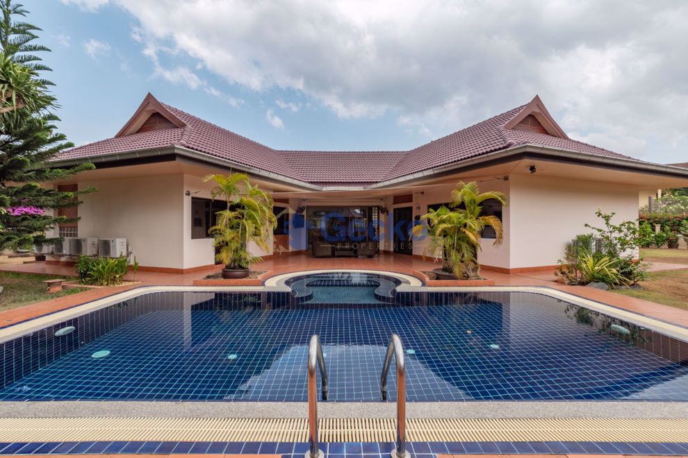 3 Bedrooms House in The Lanterns  East Pattaya H010677 (Photo 1)