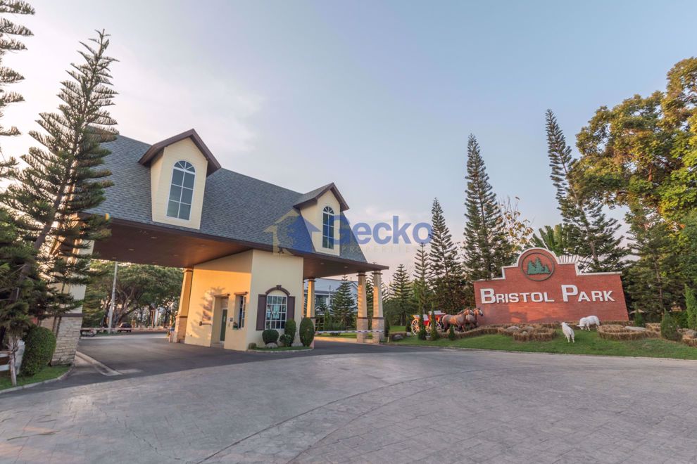 Bristol Park Pattaya (Cover Photo)