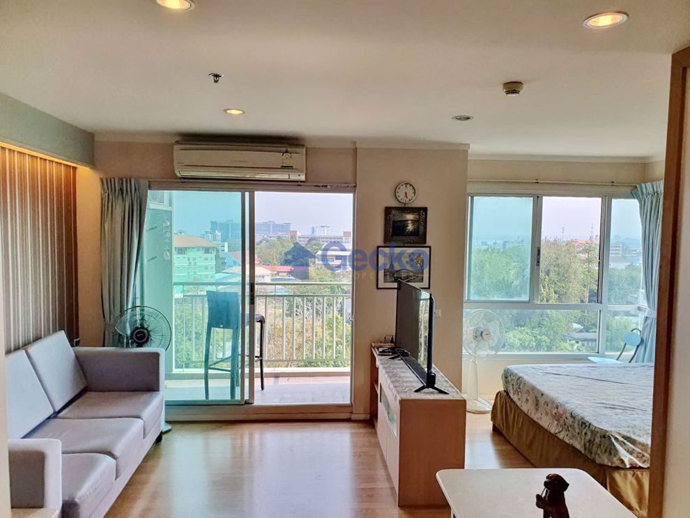 Studio Condo in Lumpini Condotown North Pattaya C010693 (Photo 3)