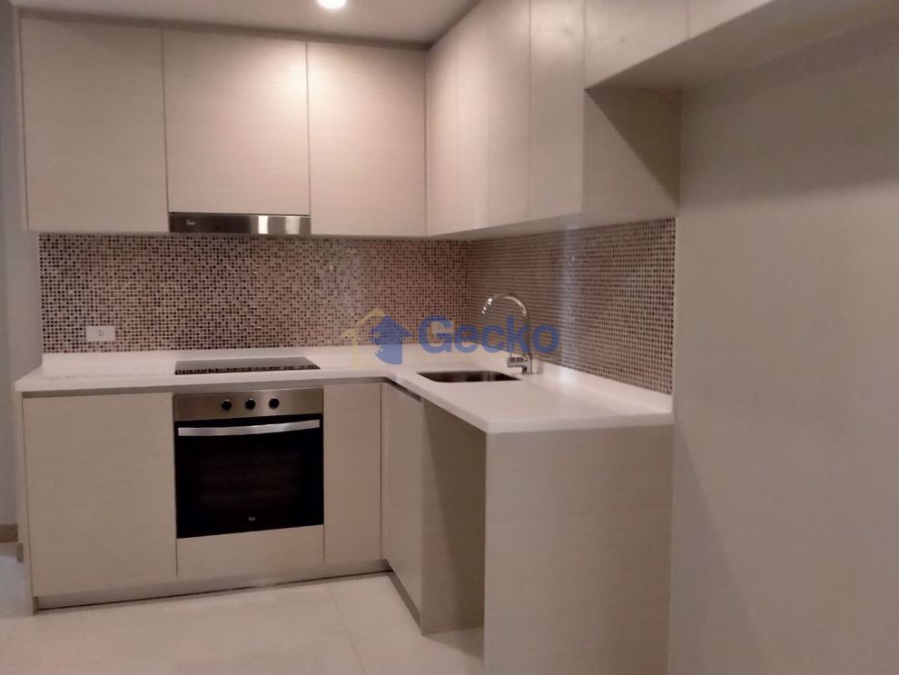 2 Bedrooms Condo in The Riviera Jomtien Jomtien C010694 (Photo 1)