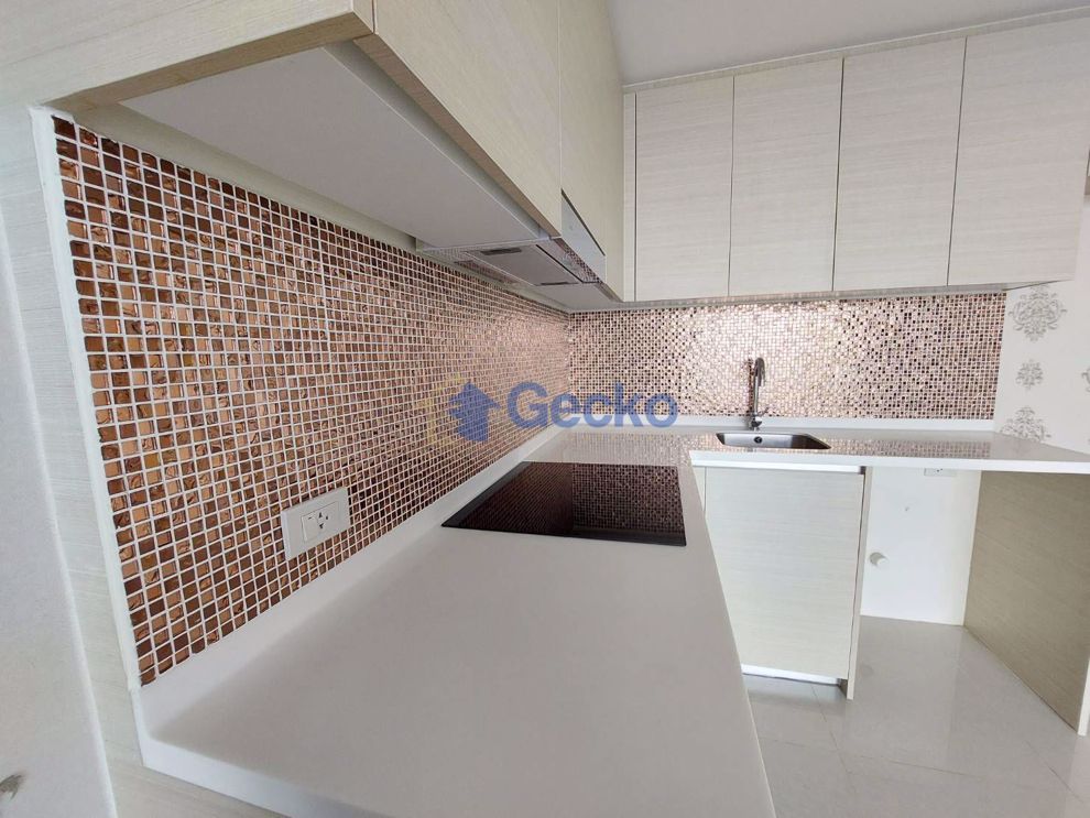 2 Bedrooms Condo in The Riviera Jomtien Jomtien C010694 (Photo 2)
