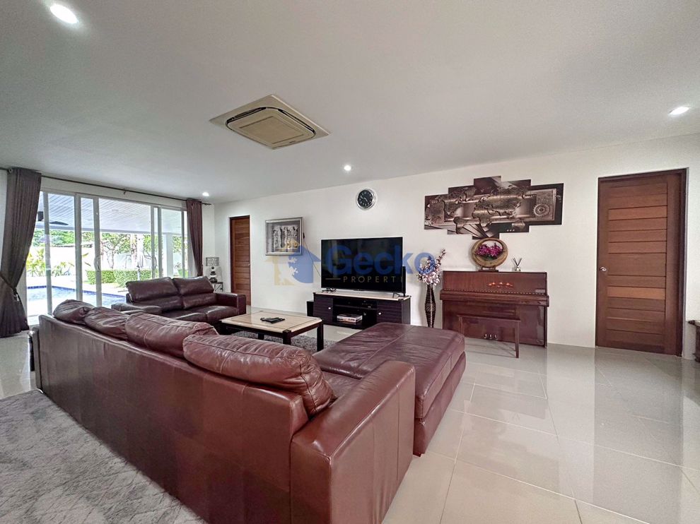 4 ห้องนอน บ้าน in The Regent Estate Village  พัทยาตะวันออก H010442 (Photo 3)