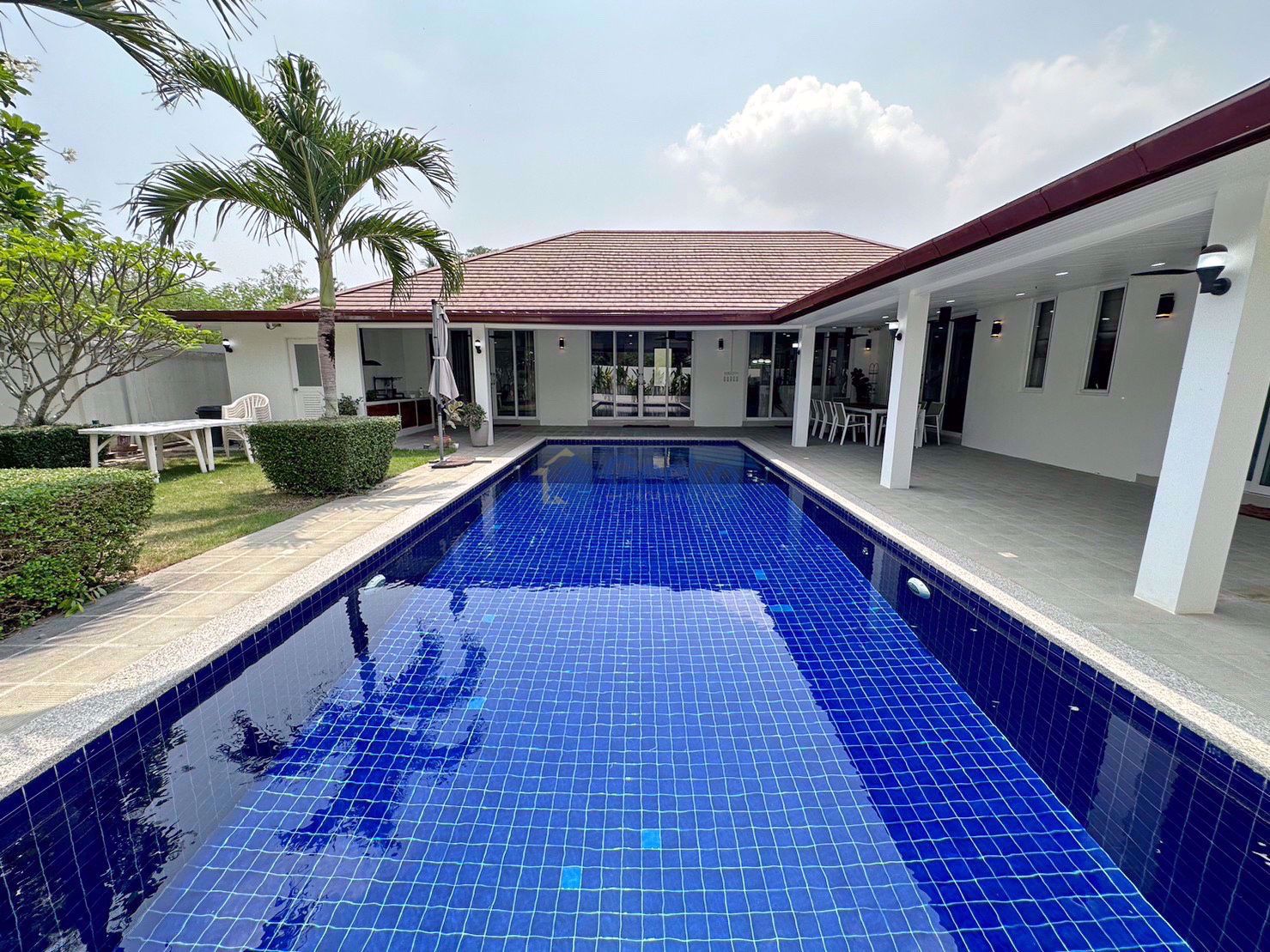 4 ห้องนอน บ้าน in The Regent Estate Village  พัทยาตะวันออก H010442