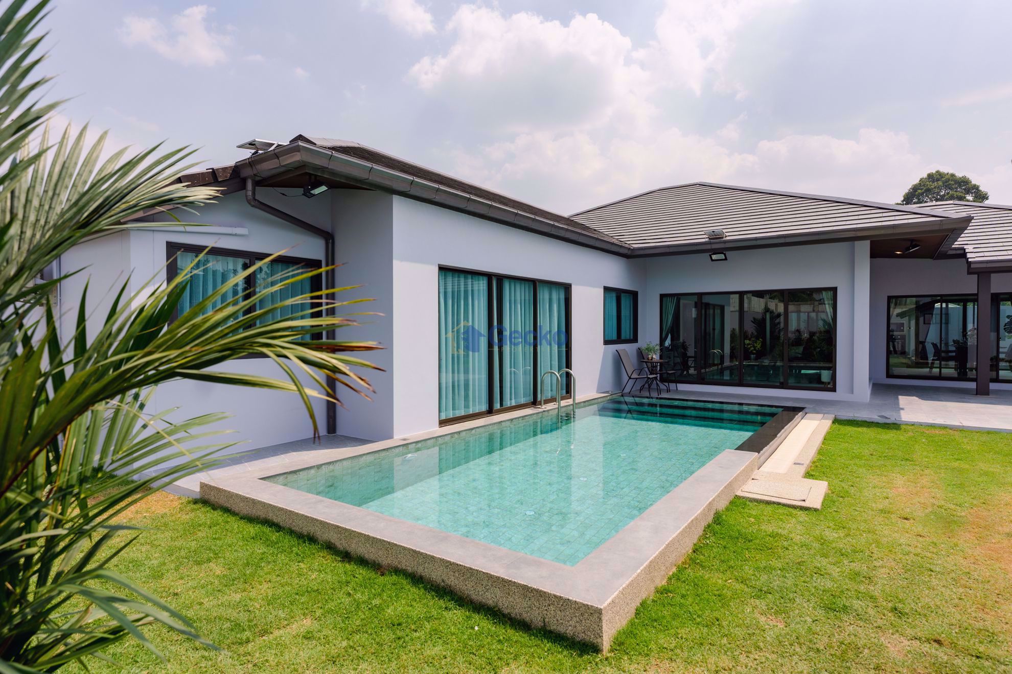 3 Bedrooms House in Baan Pattaya 6  Huay Yai H010747