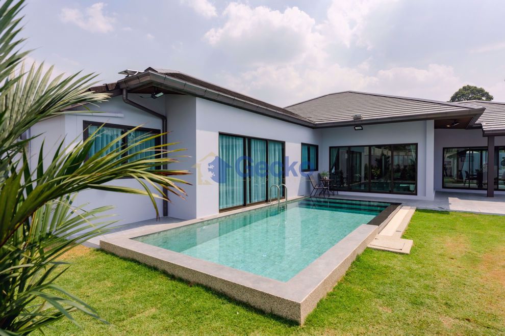 3 Bedrooms House in Baan Pattaya 6  Huay Yai H010747 (Cover Photo)
