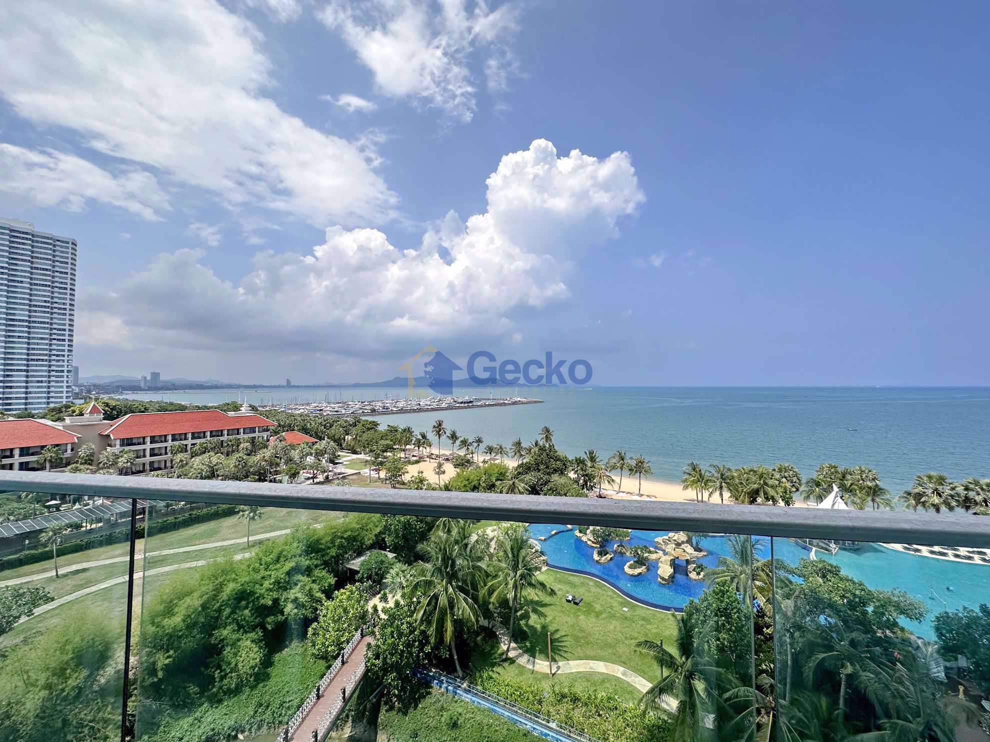 1 ห้องนอน คอนโดมิเนี่ยม in Movenpick White Sand Beach Pattaya นาจอมเทียน C010748