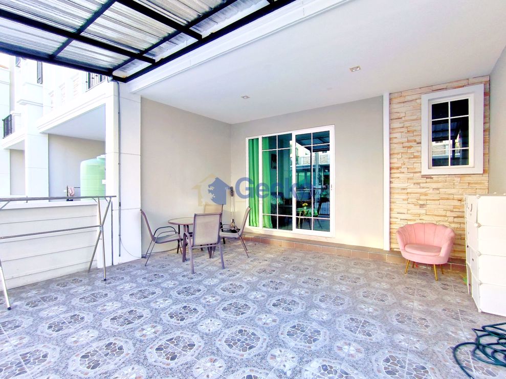 3 ห้องนอน บ้าน in Golden Town  พัทยาตะวันออก H010764 (Photo 1)