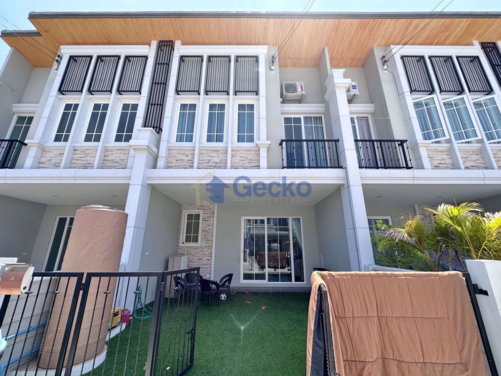 4 Bedrooms House in Golden Town  East Pattaya H010773 (Cover Photo)