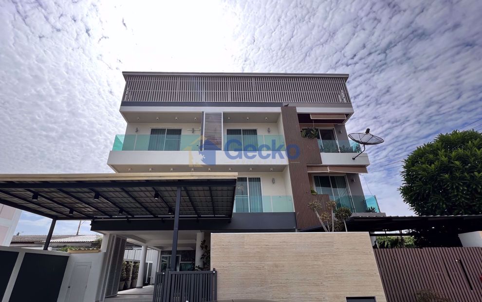 10 Bedrooms House  East Pattaya H010774 (Cover Photo)