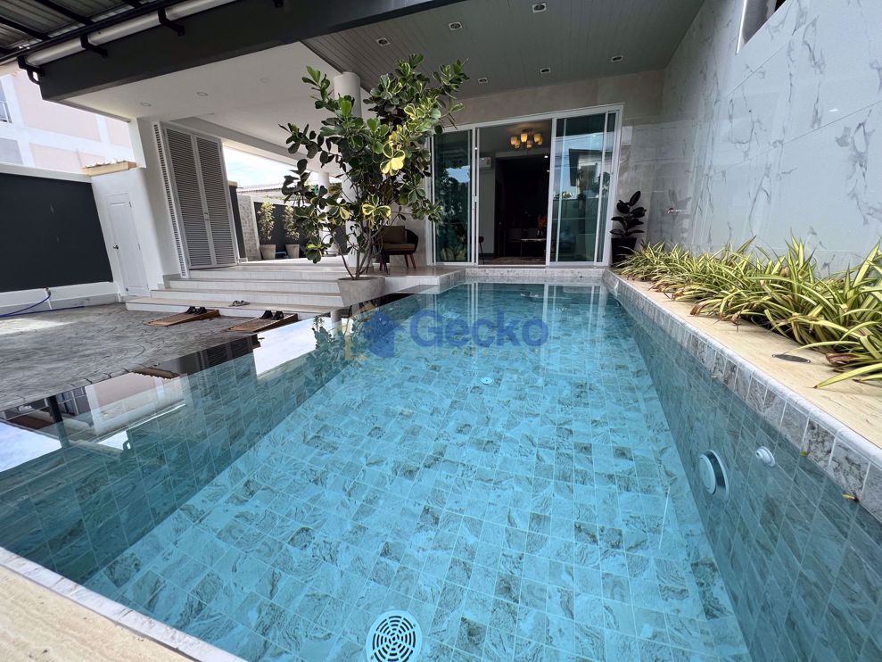 10 Bedrooms House  East Pattaya H010774 (Photo 1)