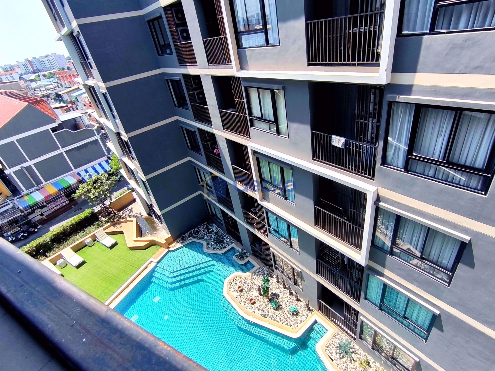 1 ห้องนอน คอนโดมิเนี่ยม in ดิ เออเบิร์น แอทติจูด พัทยากลาง C010801