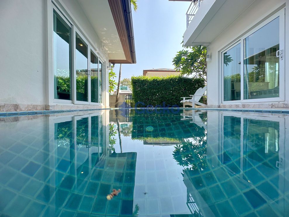 3 Bedrooms House in Sea Breeze  Bang Lamung H010803 (Photo 1)