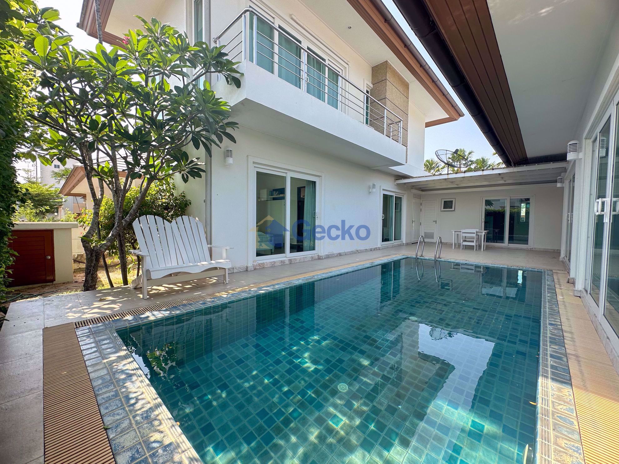 3 Bedrooms House in Sea Breeze  Bang Lamung H010803