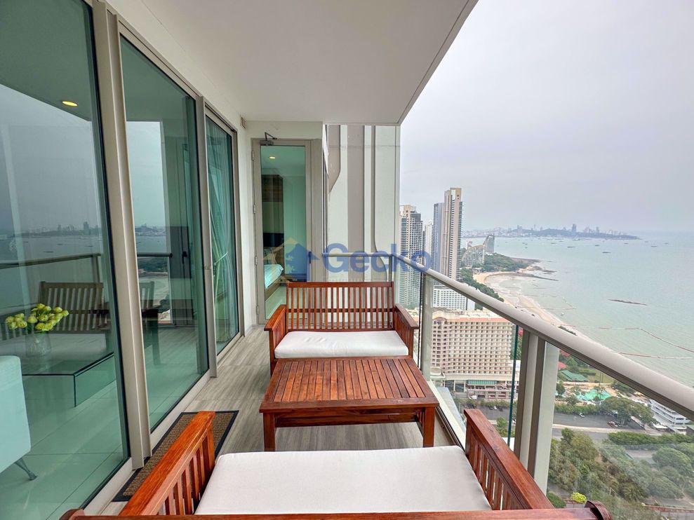 Classy condo for sale in “The Riviera Wongamat”, Wongamat C5034 (Cover Photo)