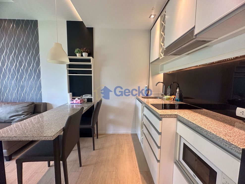 1 Bedroom Condo in Maxx City Condotel Central Pattaya C010830 (Photo 2)
