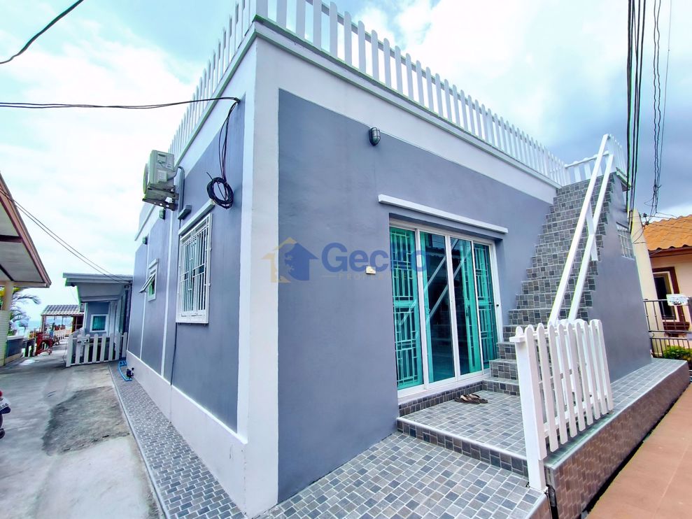 3 Bedrooms House  Bang Saray H010667 (Photo 2)