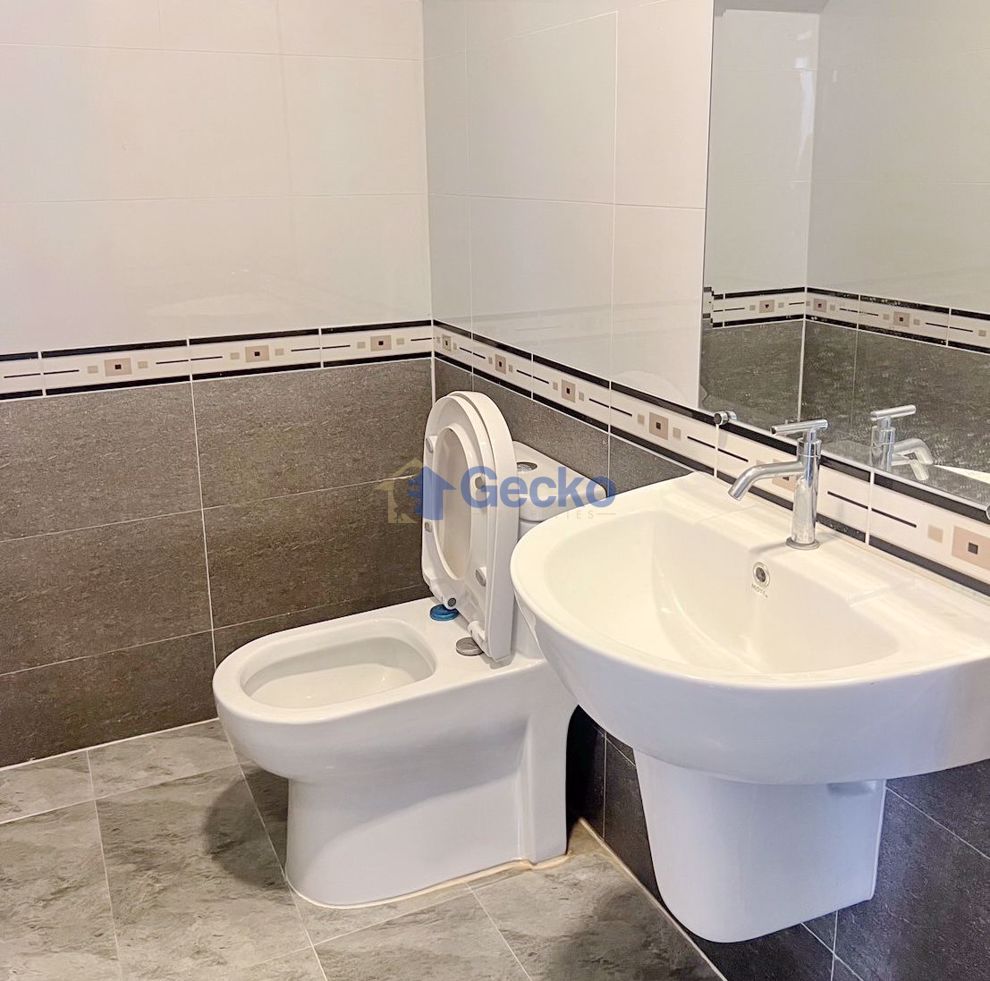 2 Bedrooms House in Chokchai village 9  East Pattaya H010860 (Photo 3)