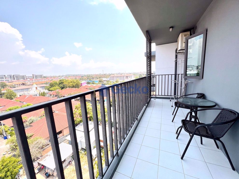 Studio Condo in The Win Condominium East Pattaya C010867 (Cover Photo)