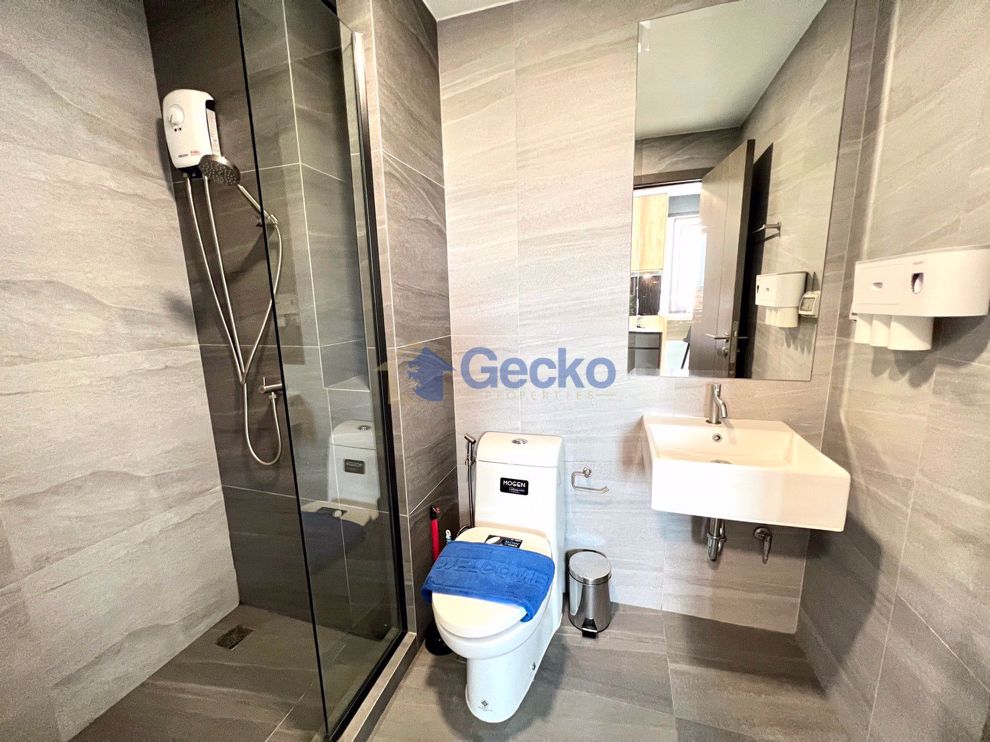 Studio Condo in The Win Condominium East Pattaya C010867 (Photo 3)
