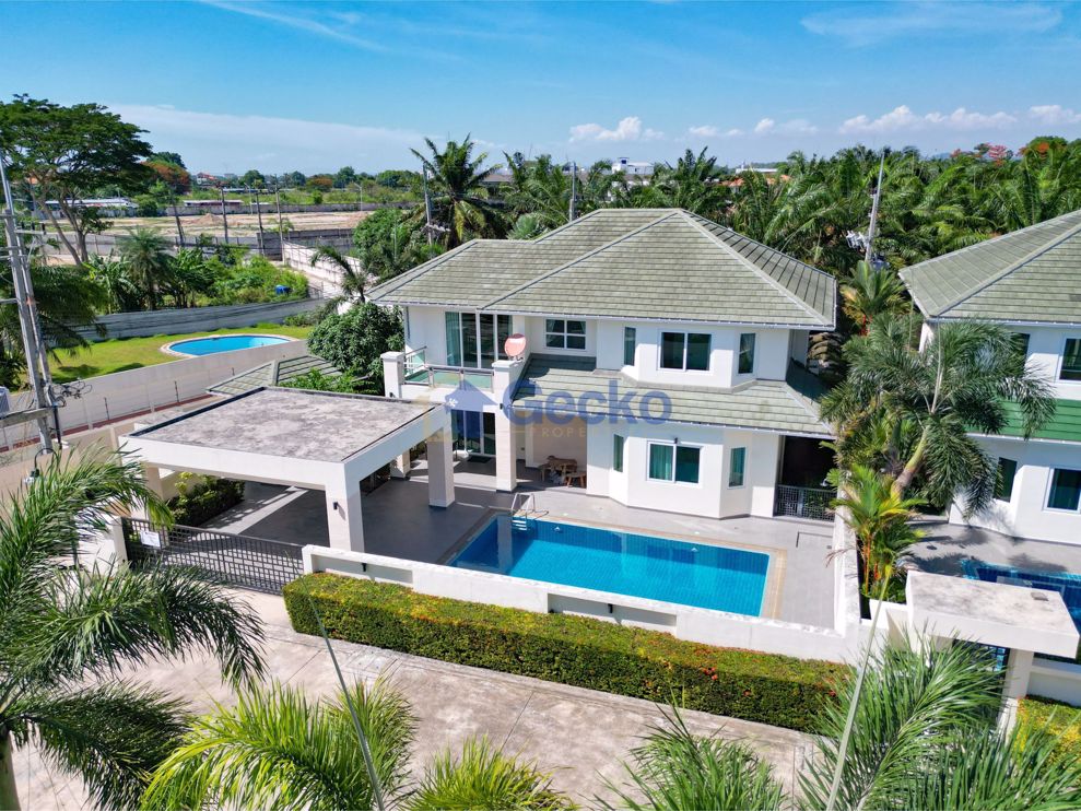 4  Bedrooms bed in House in Green Field Villas 4 in East Pattaya H009034 (Photo 1)