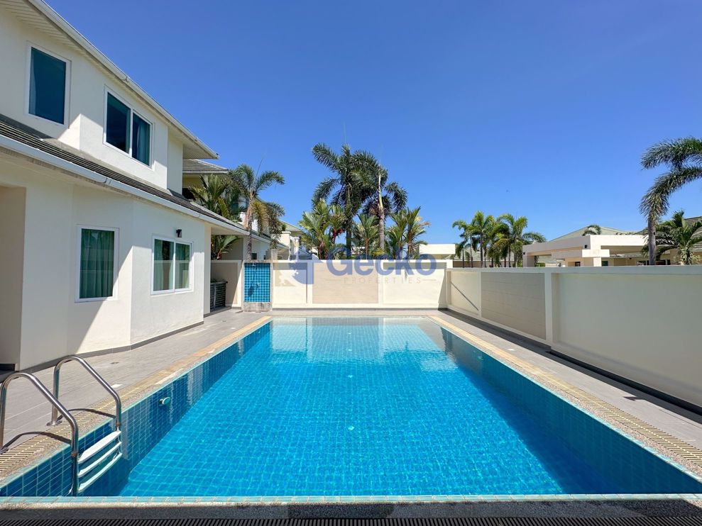 4  Bedrooms bed in House in Green Field Villas 4 in East Pattaya H009034 (Photo 2)