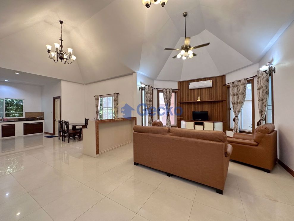 3 ห้องนอน บ้าน in Pattaya Hill Village 1  พัทยาตะวันออก H008382 (Photo 3)
