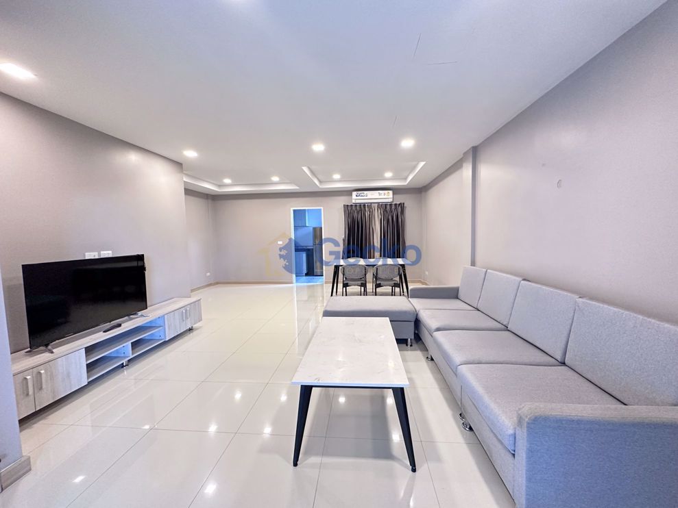 3 Bedrooms House in The Lake  Huay Yai H010898 (Photo 3)