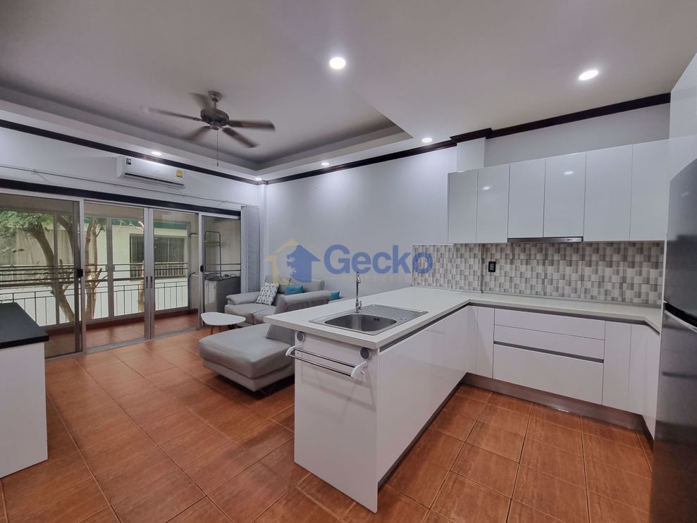 2 Bedrooms Condo in Baan Suan Lalana Jomtien C010902 (Photo 3)