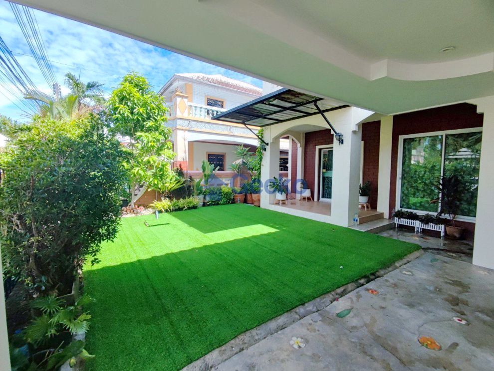 3 Bedrooms House in The Imperial Place  Pattaya H010906 (Photo 1)