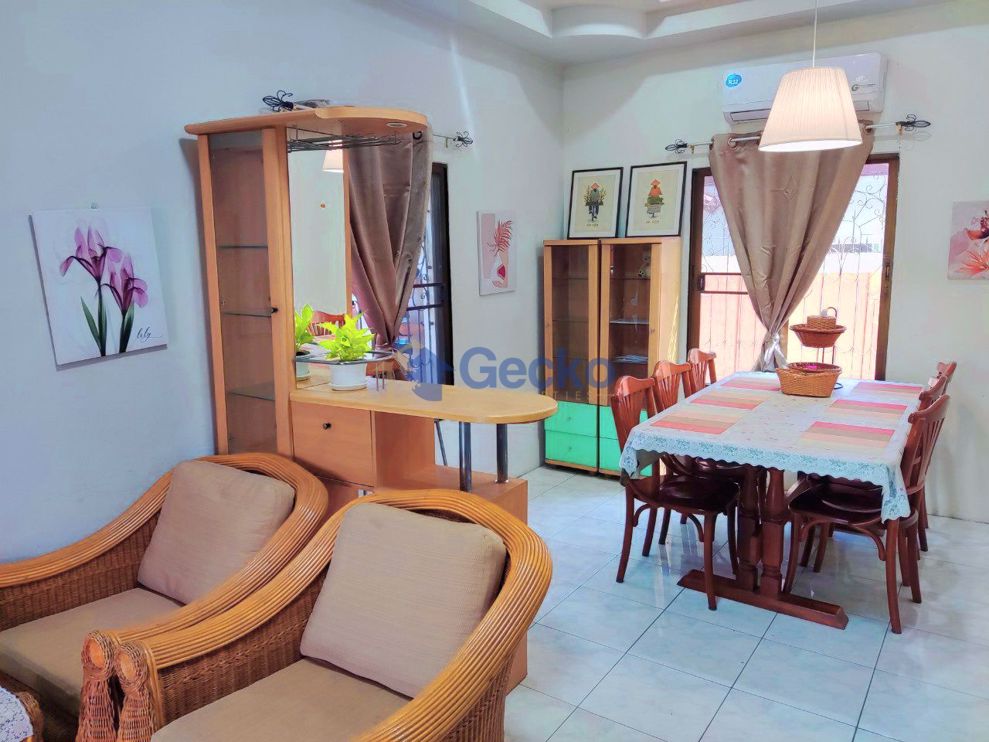 3 Bedrooms House in The Imperial Place  Pattaya H010906 (Photo 2)