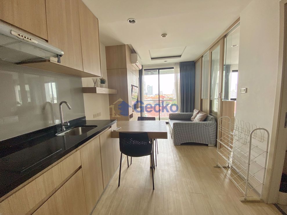 1 Bedroom Condo in The Chezz Central Pattaya C010914 (Photo 2)