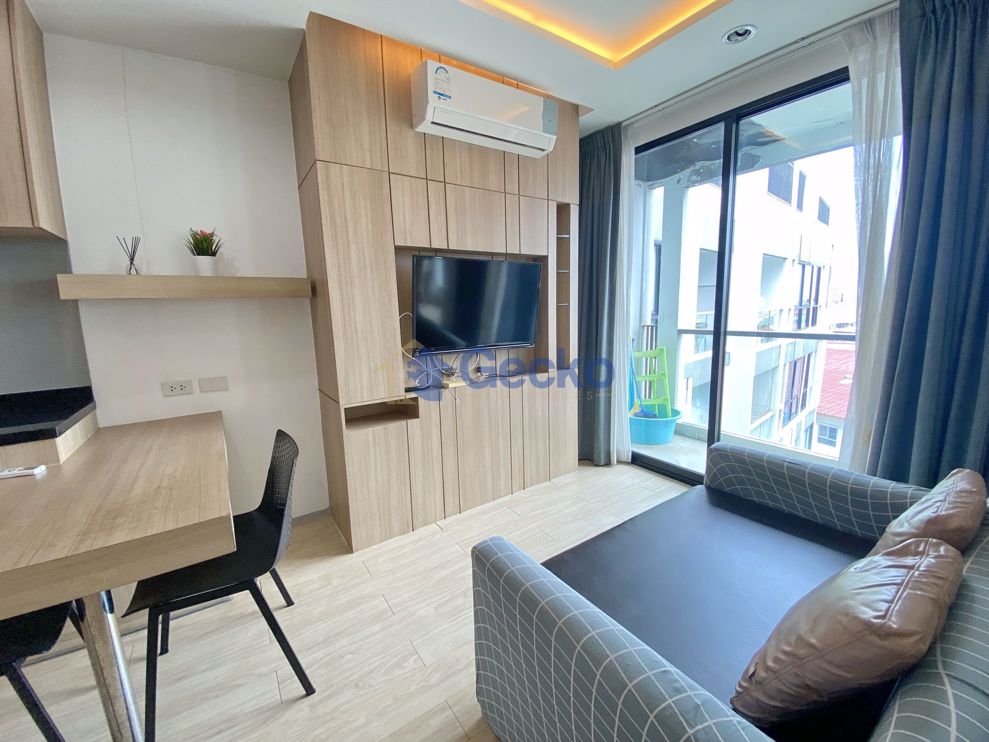 1 Bedroom Condo in The Chezz Central Pattaya C010914 (Photo 3)