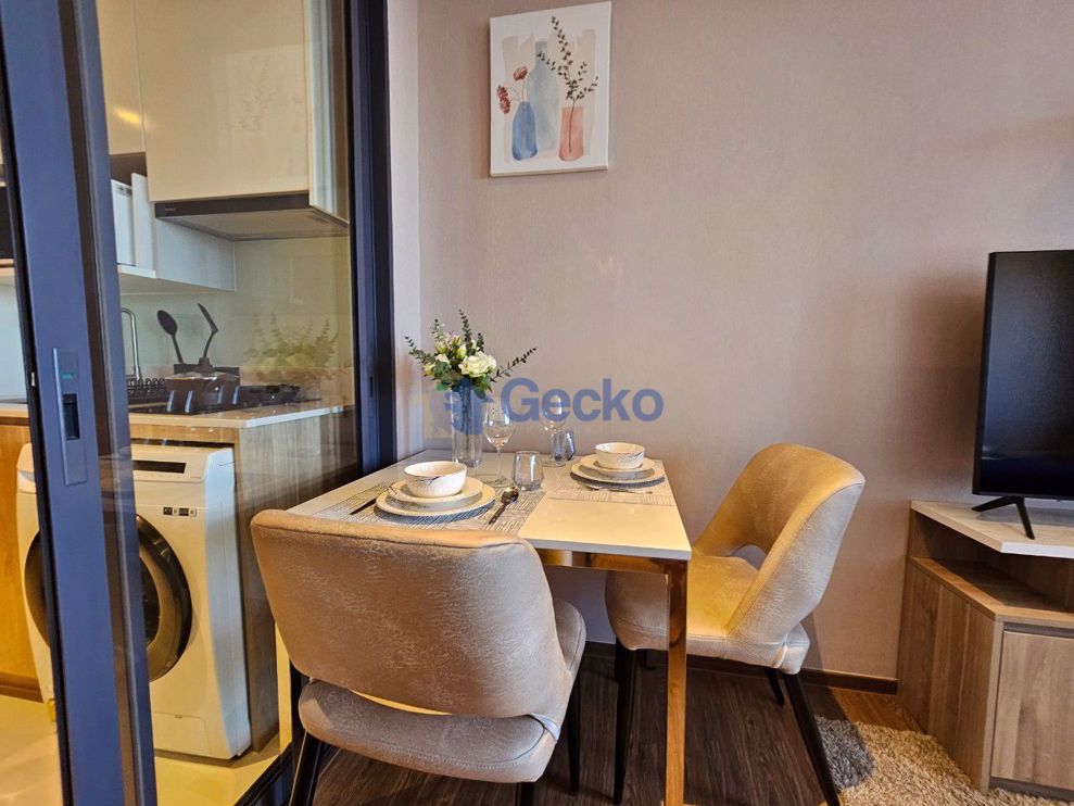 Studio Condo in Once Pattaya North Pattaya C010956 (Photo 3)