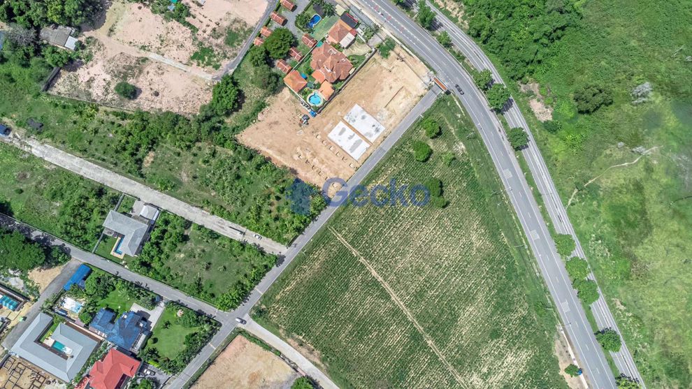 5 Bedrooms House in 98 Lakeville Mabprachan 2  East Pattaya H010958 (Photo 3)