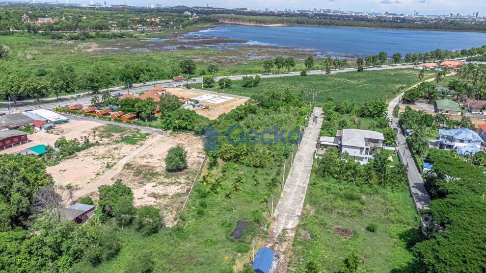 5 Bedrooms House in 98 Lakeville Mabprachan 2  East Pattaya H010958 (Photo 4)