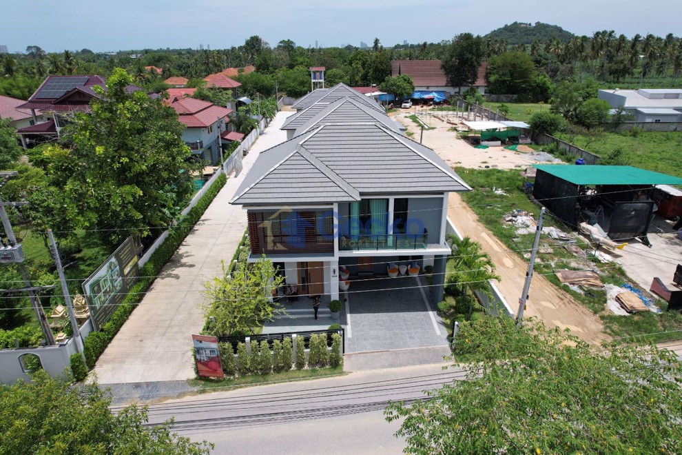 Tamarind Village Pattaya (Photo 1)