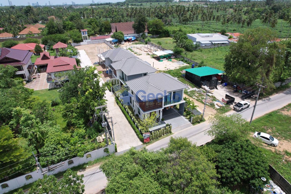 Tamarind Village Pattaya (Photo 3)