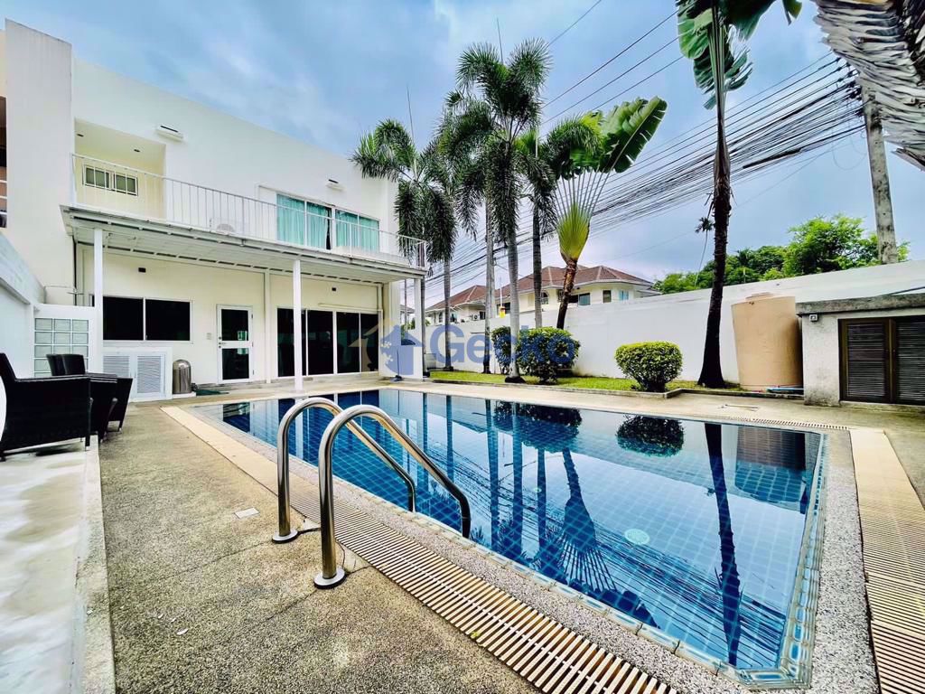 3 Bedrooms House in The Meadows  East Pattaya H011002